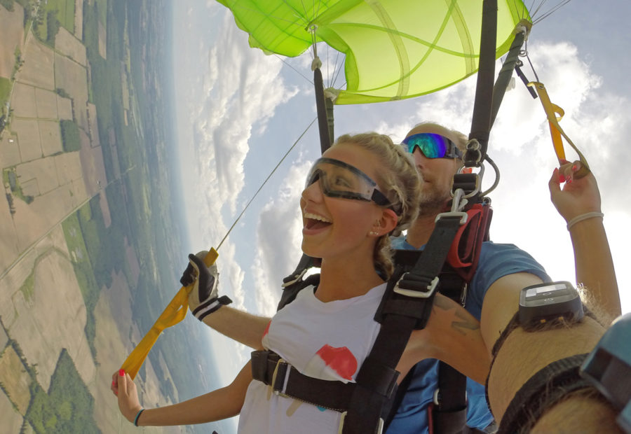 Tandem student learns how a parachute works first hand.