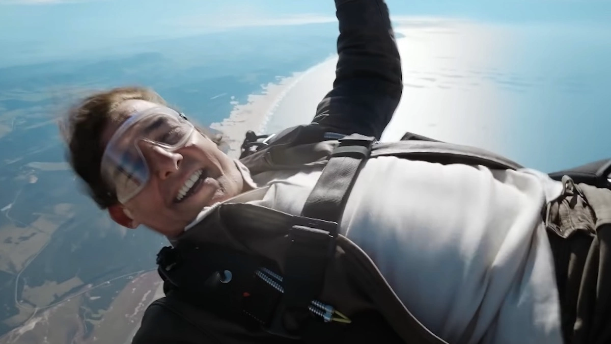 tom cruise skydiving